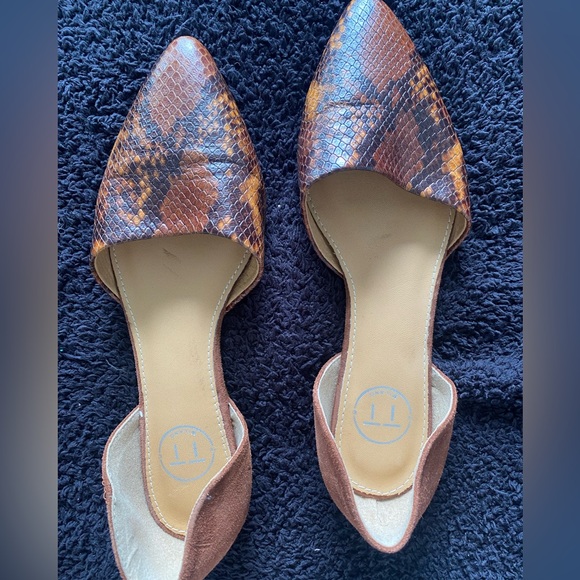 Beautiful snake colour flats. Leather inside and out. Size 7 - Picture 3 of 3